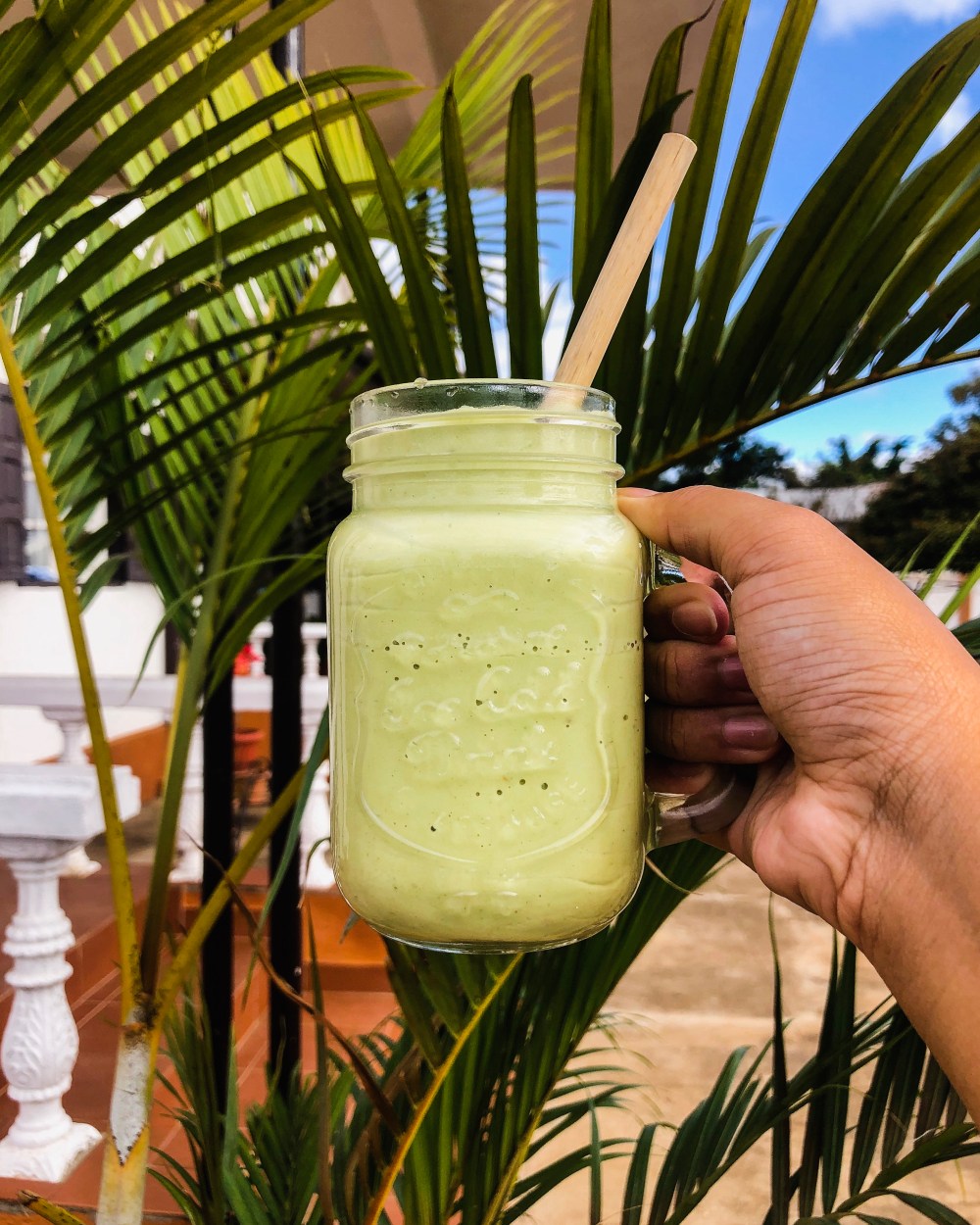 Smoothie avocat - pomme - banane - épinards