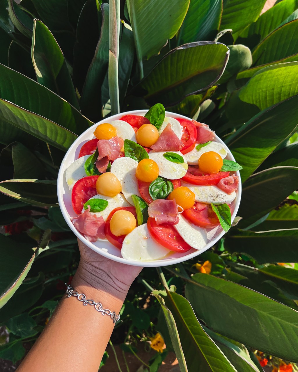 Salade caprese (tomate, mozza) – melon et jambon&nbsp;cru